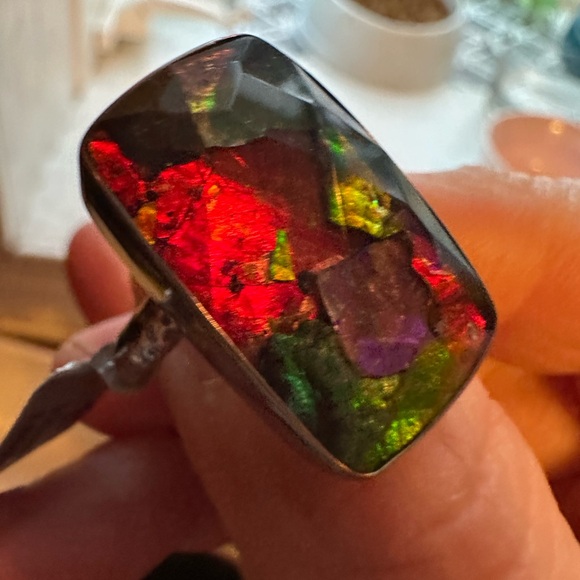 Ammolite and quartz doublet Gemstone Ring.  Comes with heart shaped box - Picture 3 of 12